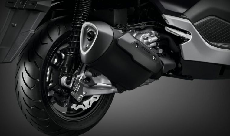 MAXSYMGT 400 LED Auspuff 760x449